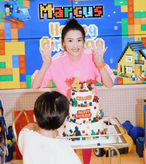 张柏芝为小儿子庆7岁生日！母子切蛋糕画面超幸福(图5)