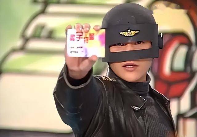 49岁前TVB男星疑不满被偷拍，用手指住拍摄者：我问你做什么呀(图5)