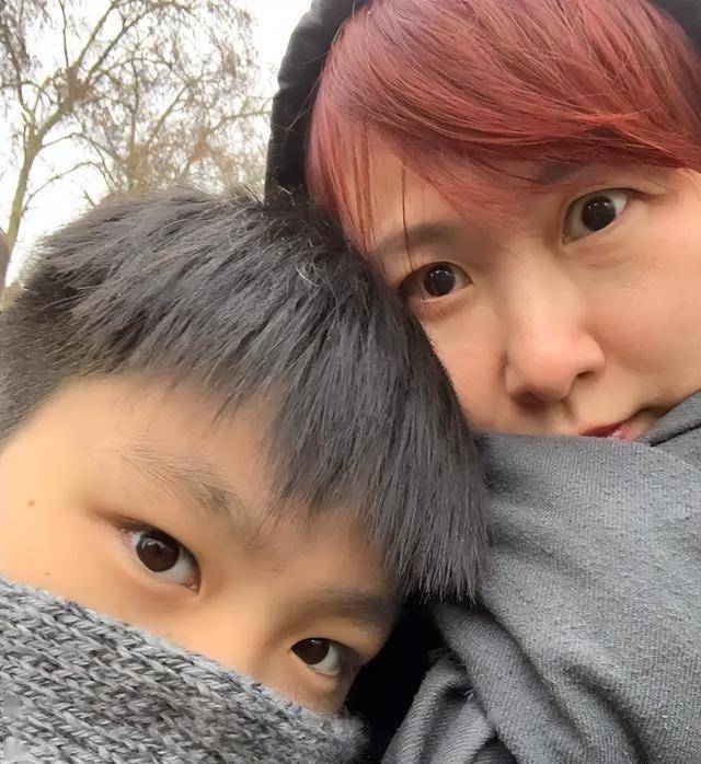 香港女歌手与内地公司闹翻！为旧爱放弃事业惨遭背叛未婚产子(图7)