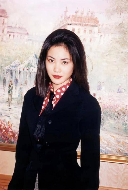 谢霆锋也没想到，爱了20年的王菲，到头来能让她开心的另有其人？(图1)