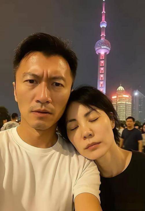 谢霆锋也没想到，爱了20年的王菲，到头来能让她开心的另有其人？(图4)