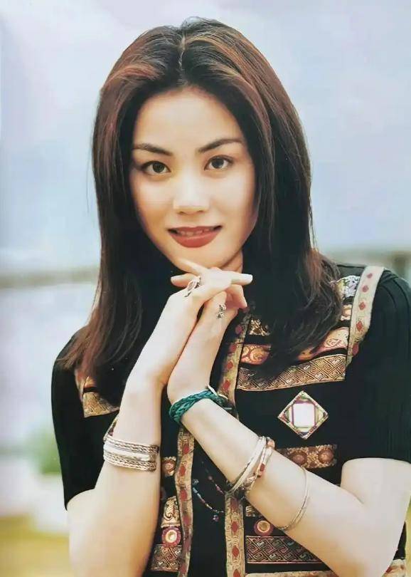 谢霆锋也没想到，爱了20年的王菲，到头来能让她开心的另有其人？(图2)