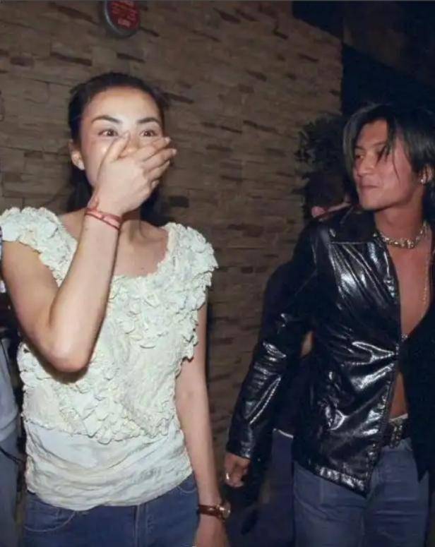 谢霆锋也没想到，爱了20年的王菲，到头来能让她开心的另有其人？(图6)