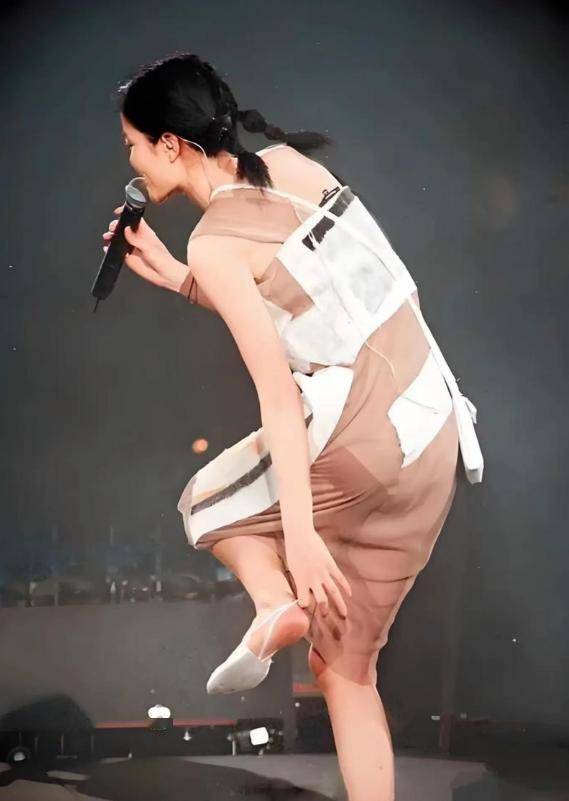 谢霆锋也没想到，爱了20年的王菲，到头来能让她开心的另有其人？(图33)