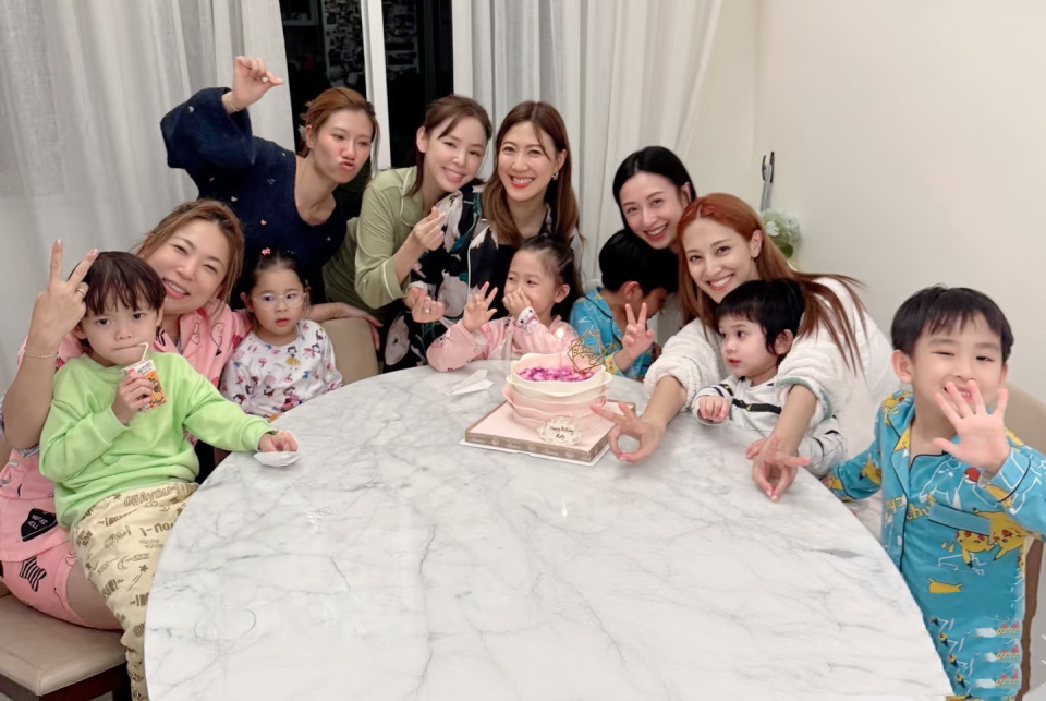 龚嘉欣36岁生日派对，陈凯琳穿睡衣松弛大方，谭凯琪也很显嫩(图3)