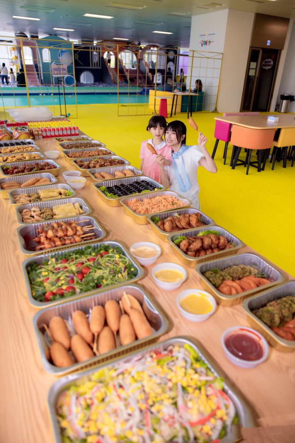 龚嘉欣36岁生日派对，陈凯琳穿睡衣松弛大方，谭凯琪也很显嫩(图12)