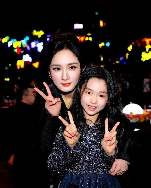 小酒窝晒17张与明星合影，成尖叫之夜团宠，被赞内娱追星天花板(图5)