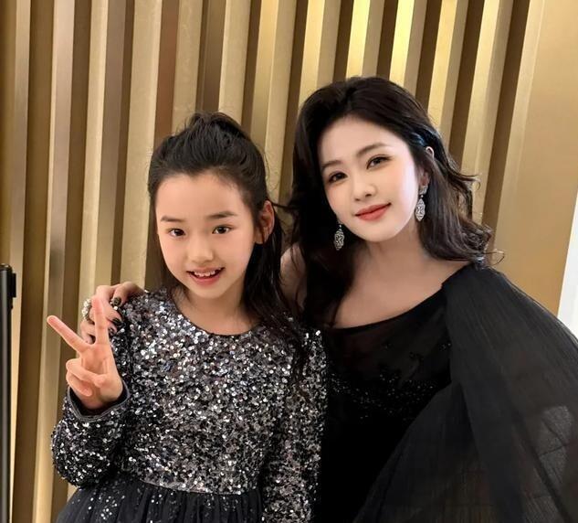 小酒窝晒17张与明星合影，成尖叫之夜团宠，被赞内娱追星天花板(图4)