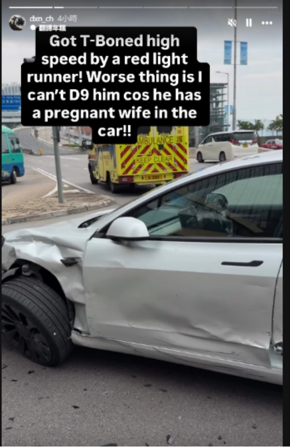 突发！香港炫富女星老公出车祸，紧急就医, 车被拦腰撞击损坏严重(图2)