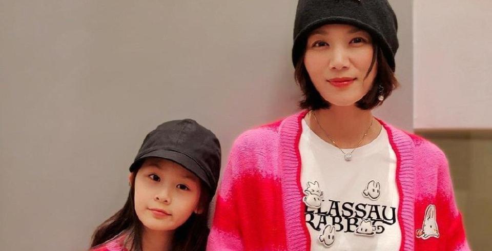 和陈思诚同居3年转嫁富豪，离婚后独自带女儿，今靠陈妍希再翻红(图2)