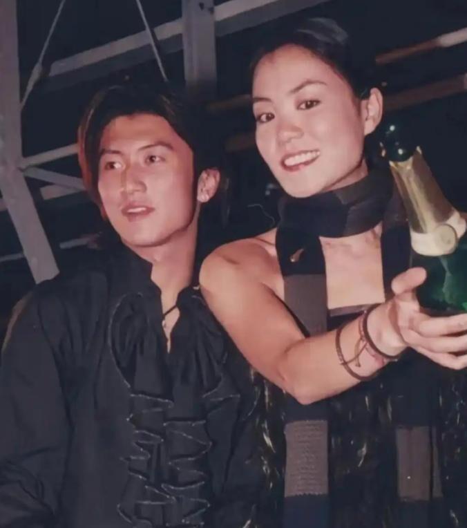 不再隐瞒！谢霆锋坦言拒绝和王菲结婚的真相，终为自己选择买了单(图4)