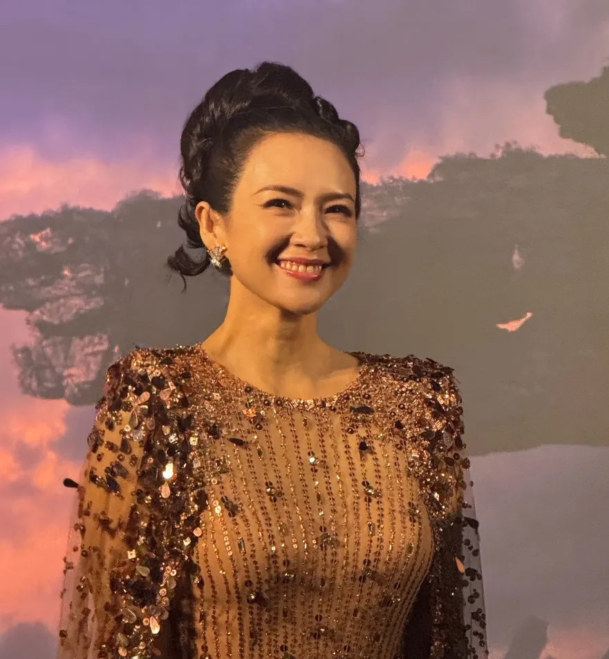 章子怡被吐槽拜高踩低！主动和卡梅隆热聊，对孙俪邓超略显冷淡(图1)