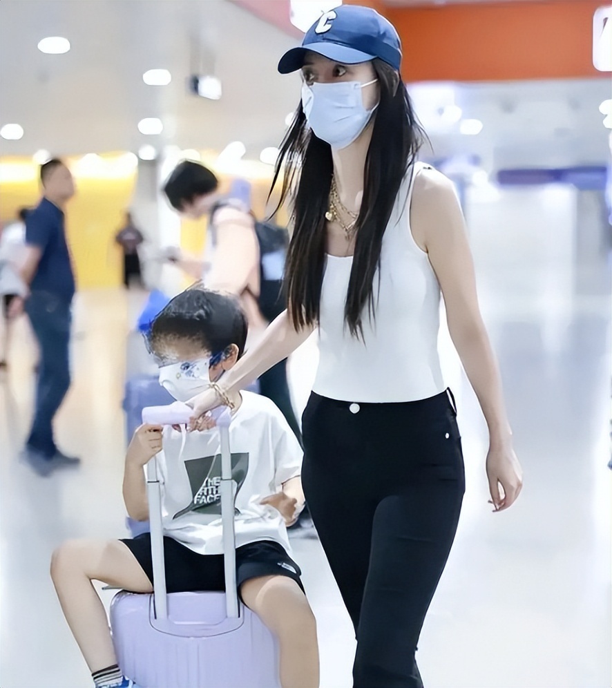 一觉醒来天塌了，杨颖离婚后男友被曝光，恶心的一幕出现了(图7)