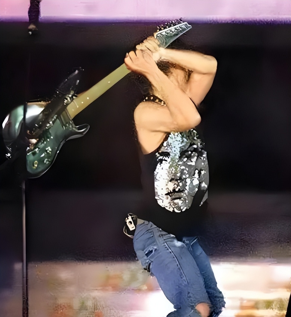 和王菲复合11年，谢霆锋坦言不婚的原因，担心的事还是发生了(图4)