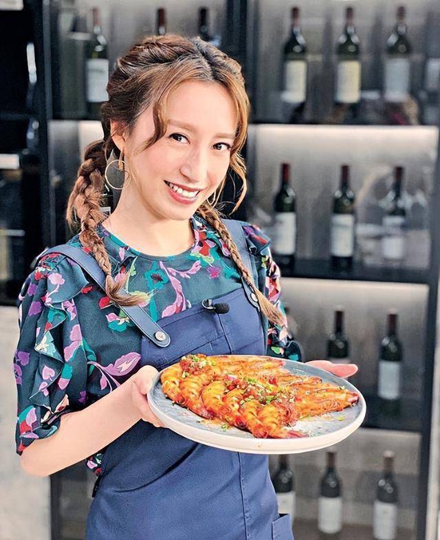 TVB视后龚嘉欣庆生,少妇联盟大搞睡衣派对,事业登顶感情随缘(图3) TVB视后龚嘉欣庆生,少妇联盟大搞睡衣派对,事业登顶感情随缘(图3)