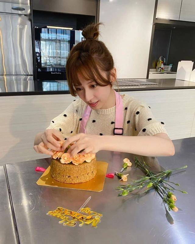 TVB视后龚嘉欣庆生,少妇联盟大搞睡衣派对,事业登顶感情随缘(图4) TVB视后龚嘉欣庆生,少妇联盟大搞睡衣派对,事业登顶感情随缘(图4)