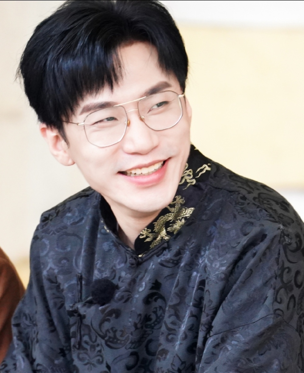 曝王鸥带女儿逛公园，全程紧跟孩子母性爆棚，孩子生父身份引热议(图7)