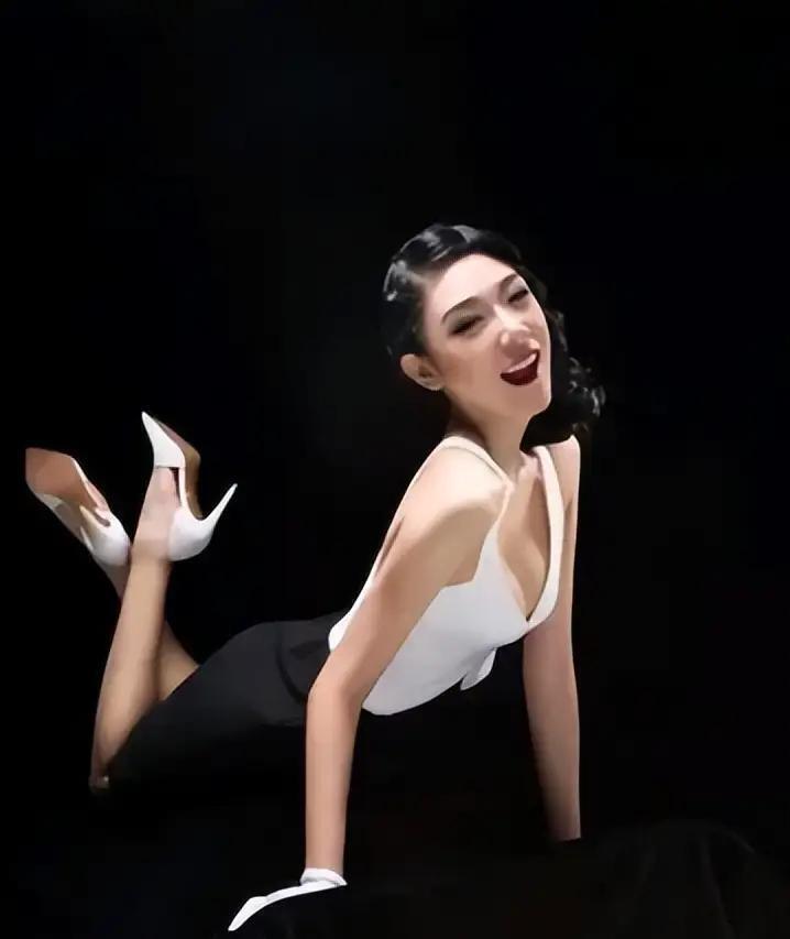 李泽楷被她迷得神魂颠倒，林丹为她不顾妻儿