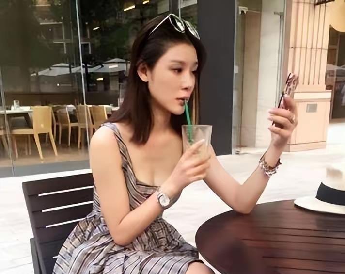 李泽楷被她迷得神魂颠倒，林丹为她不顾妻儿，她究竟有什么魅力？(图3)