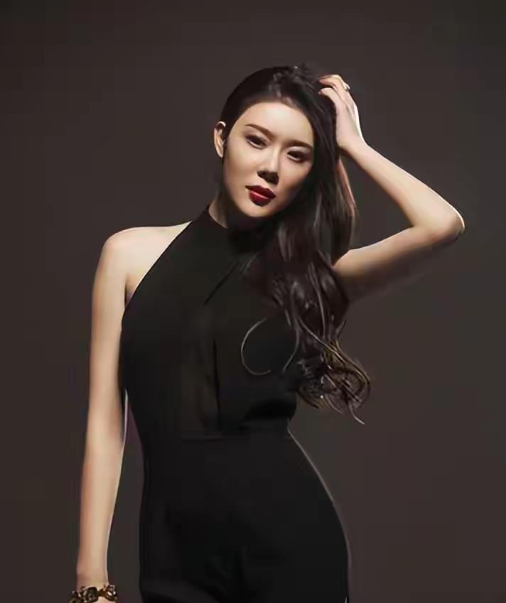 李泽楷被她迷得神魂颠倒，林丹为她不顾妻儿，她究竟有什么魅力？(图4)