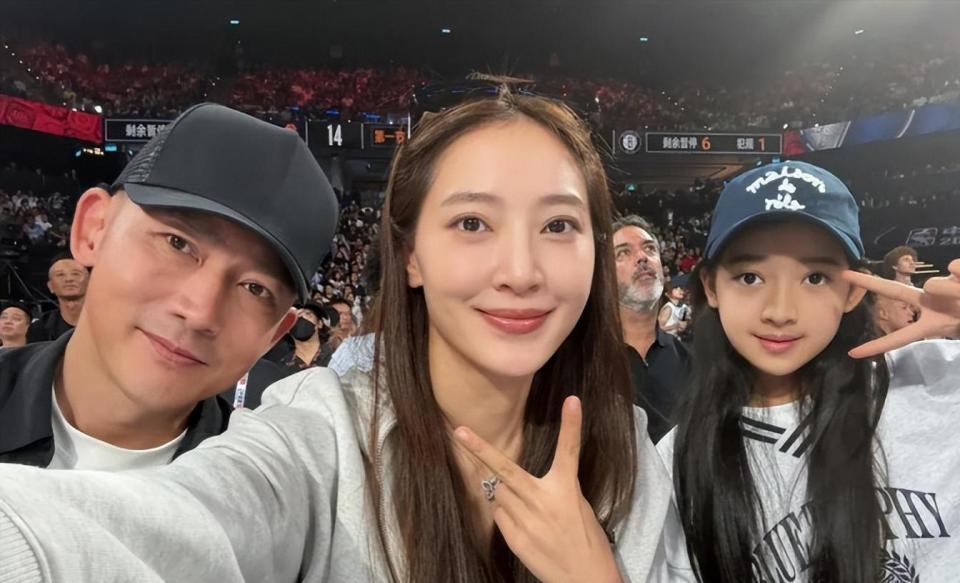 聂远发文替女儿宣传新剧，称呼女儿为老师，又一个星二代进圈拍戏(图2)