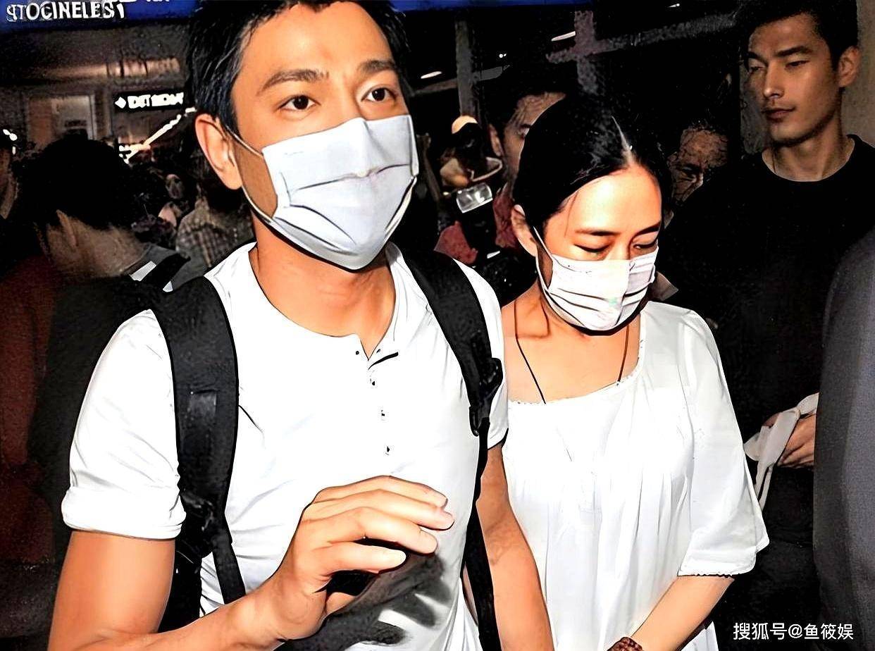 40年隐形，一朝官宣：刘德华与朱丽倩首张合照，为何让全网泪目？(图2)