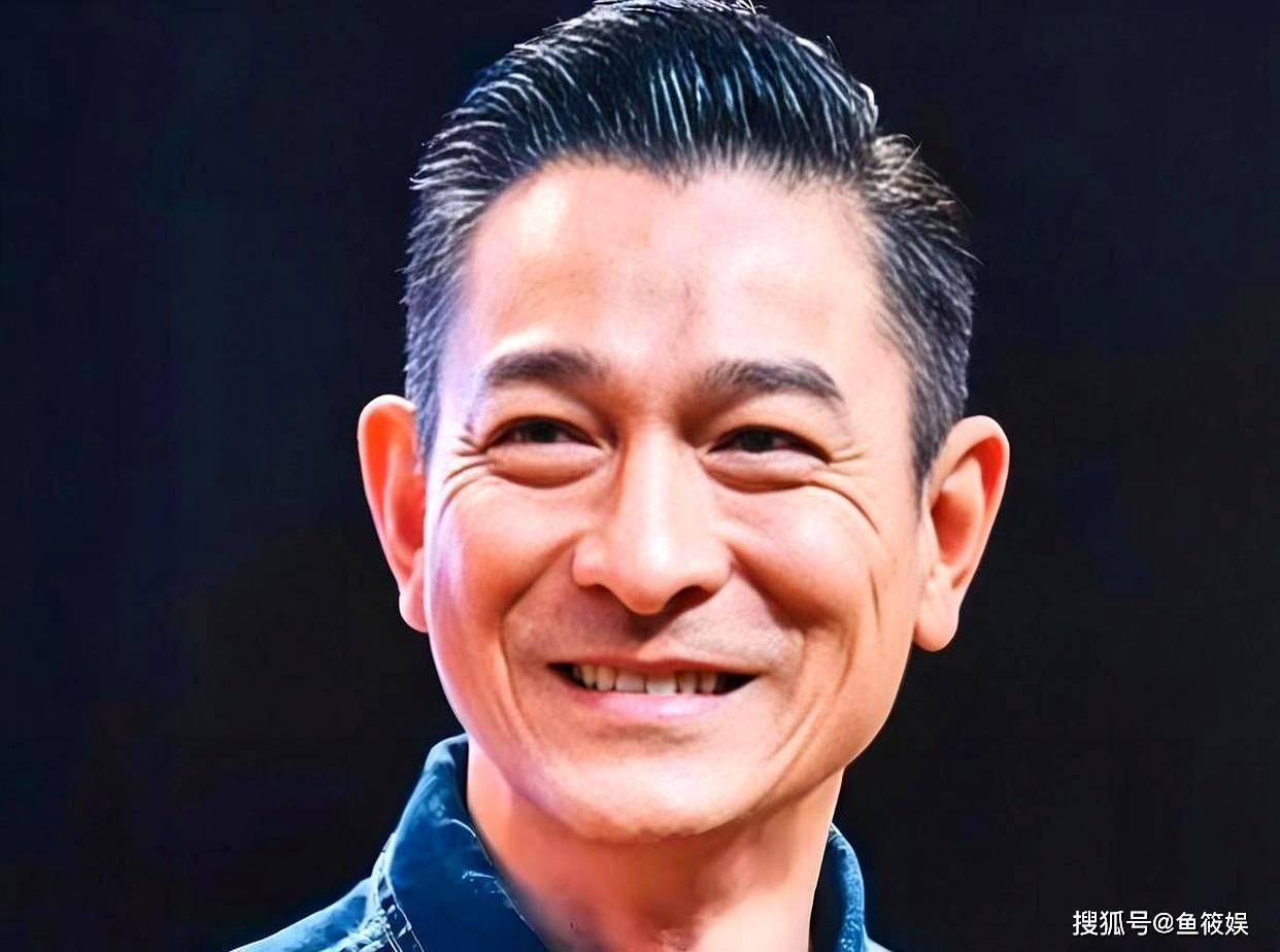 40年隐形，一朝官宣：刘德华与朱丽倩首张合照，为何让全网泪目？(图3)