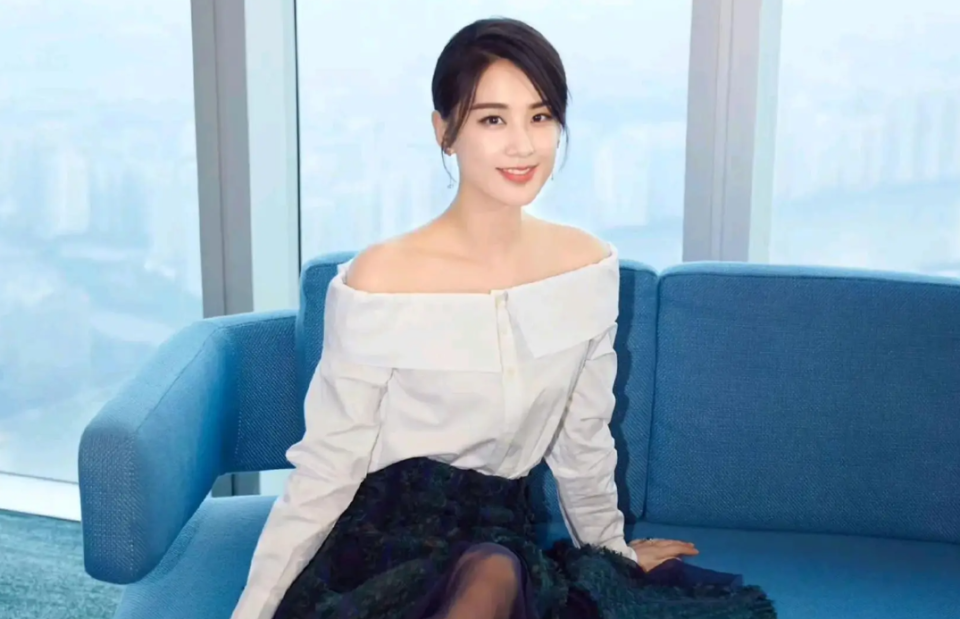 杨子直播曝看不上黄圣依挣的仨瓜俩枣，没对不起过她，快复合了(图1)