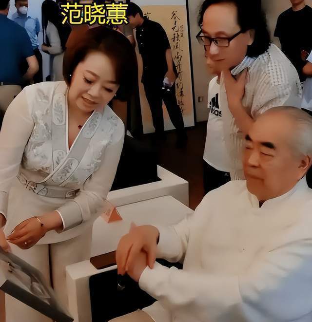 87岁范曾风波后首露面！小50岁徐萌已生子，将与继子女儿断绝关系(图7)