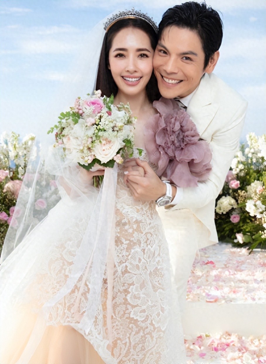 同样是豪门儿媳，将36岁奚梦瑶和41岁郭碧婷一对比，差距一目了然(图1)