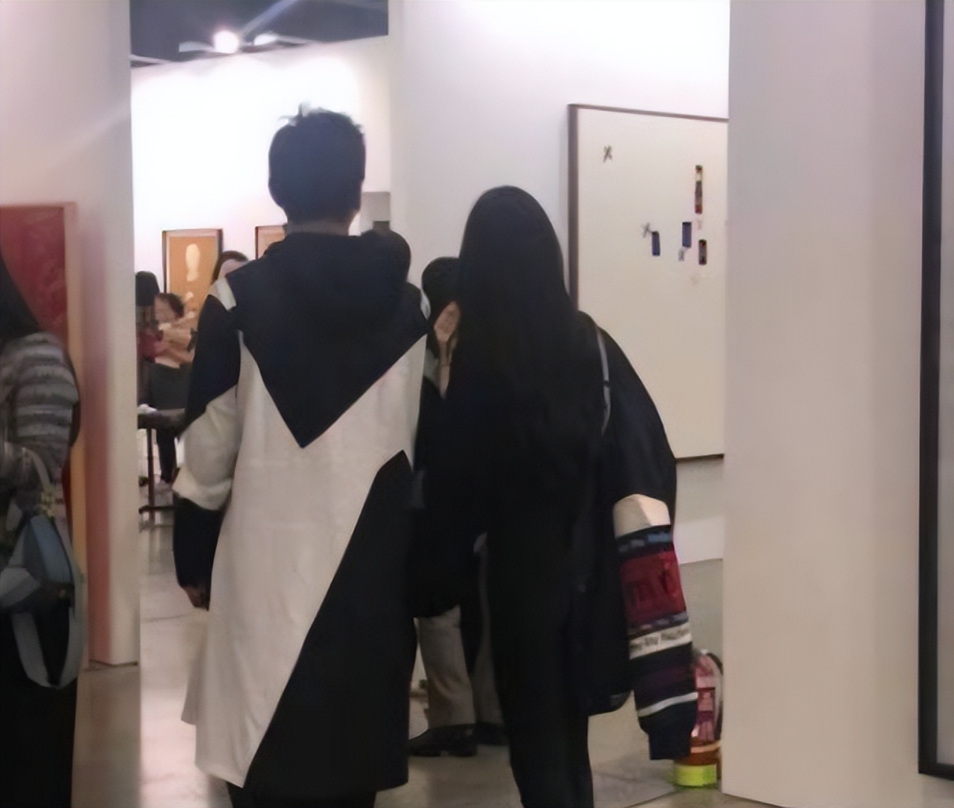 同样是豪门儿媳，将36岁奚梦瑶和41岁郭碧婷一对比，差距一目了然(图3)