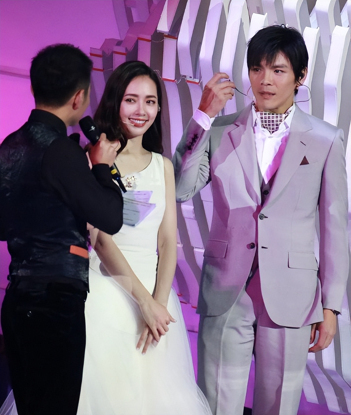 同样是豪门儿媳，将36岁奚梦瑶和41岁郭碧婷一对比，差距一目了然(图8)