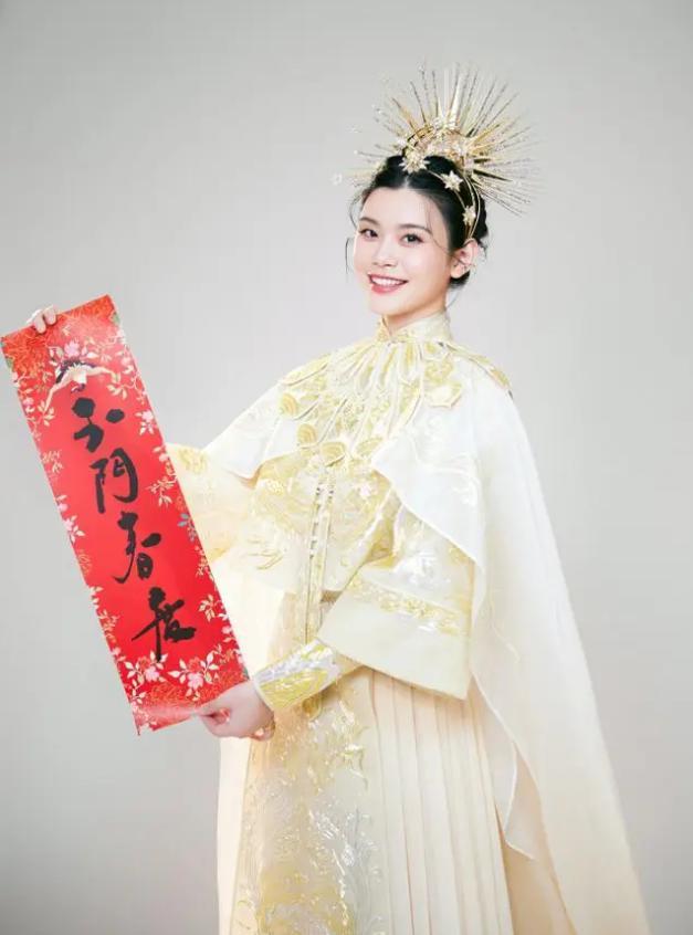 同样是豪门儿媳，将36岁奚梦瑶和41岁郭碧婷一对比，差距一目了然(图19)