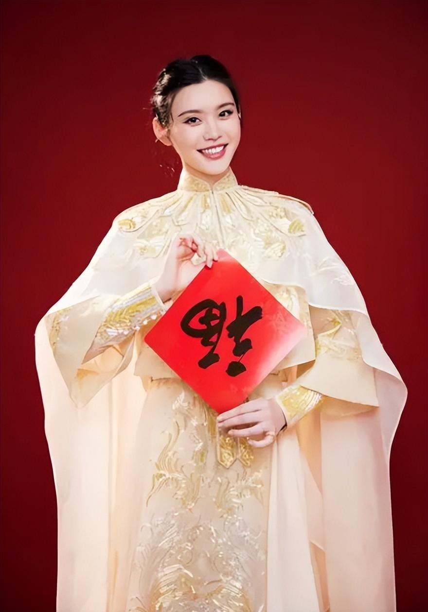 同样是豪门儿媳，将36岁奚梦瑶和41岁郭碧婷一对比，差距一目了然(图18)