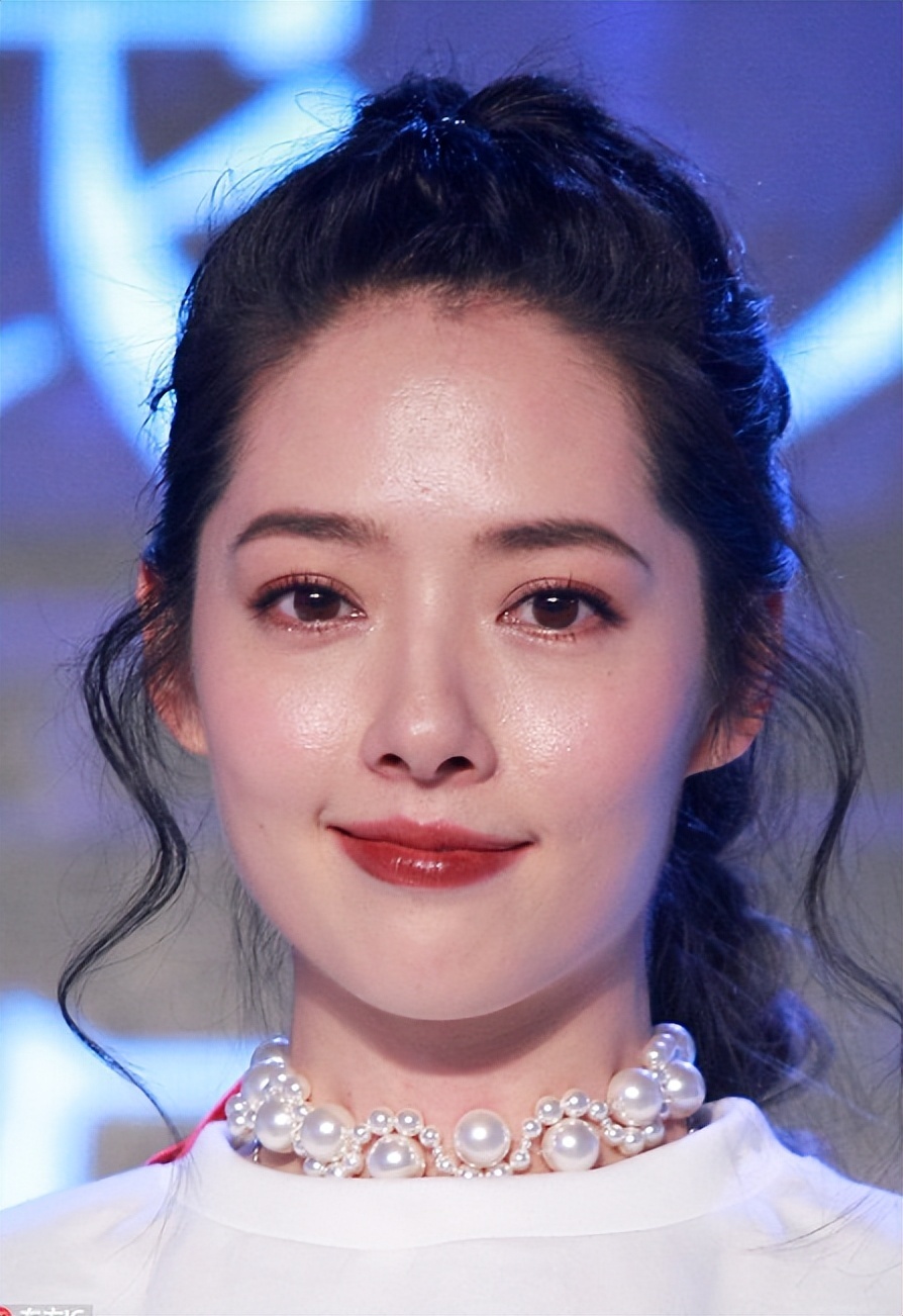 同样是豪门儿媳，将36岁奚梦瑶和41岁郭碧婷一对比，差距一目了然(图36)