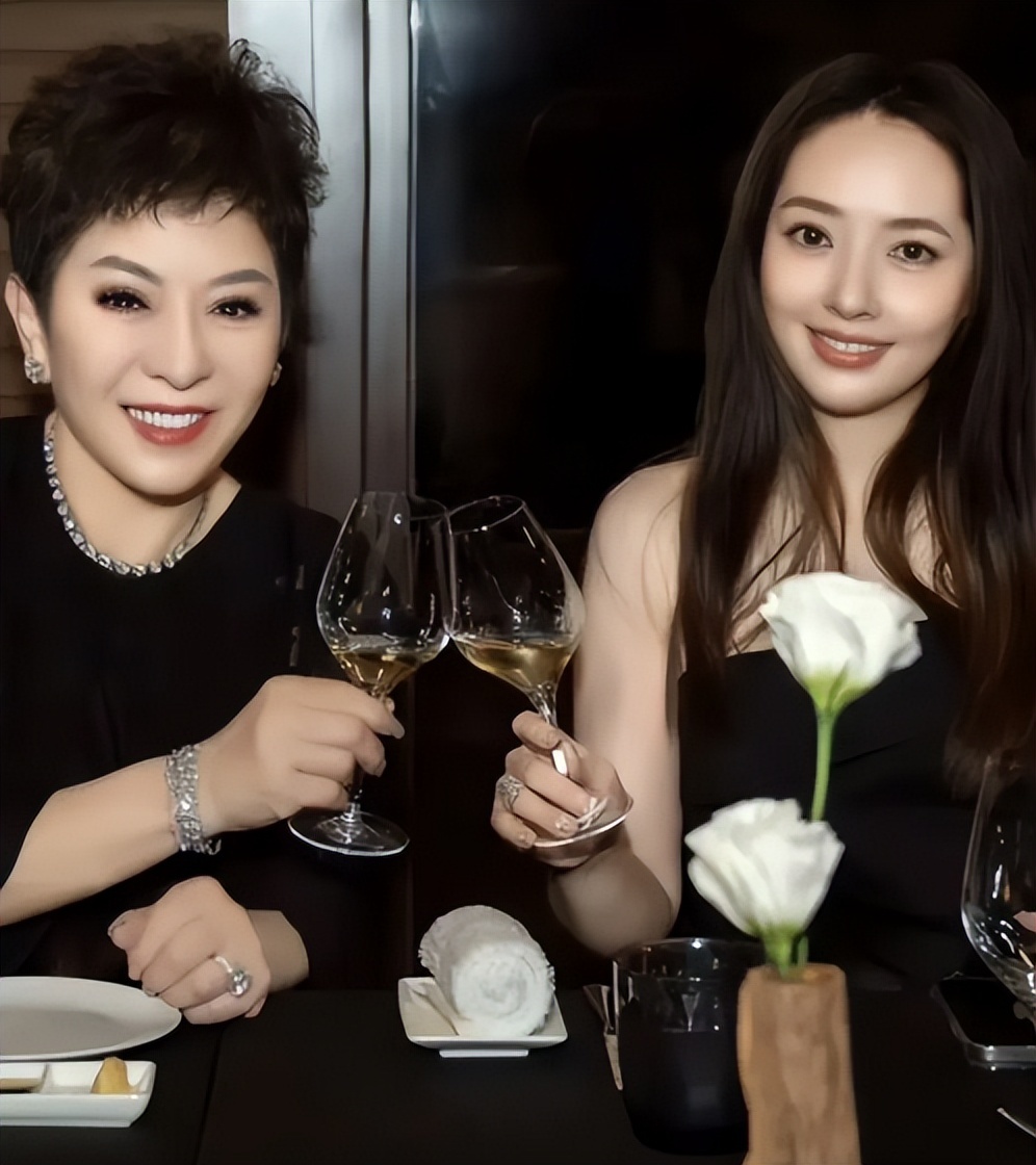 向太也没想到，自己千辛万苦给向佐找的媳妇，竟狠狠“拿捏”了她(图26)