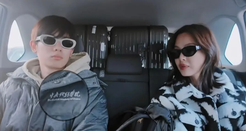 “人大899元书记严选羽绒服”线上热销，年轻人涌入高校买羽绒服(图5)