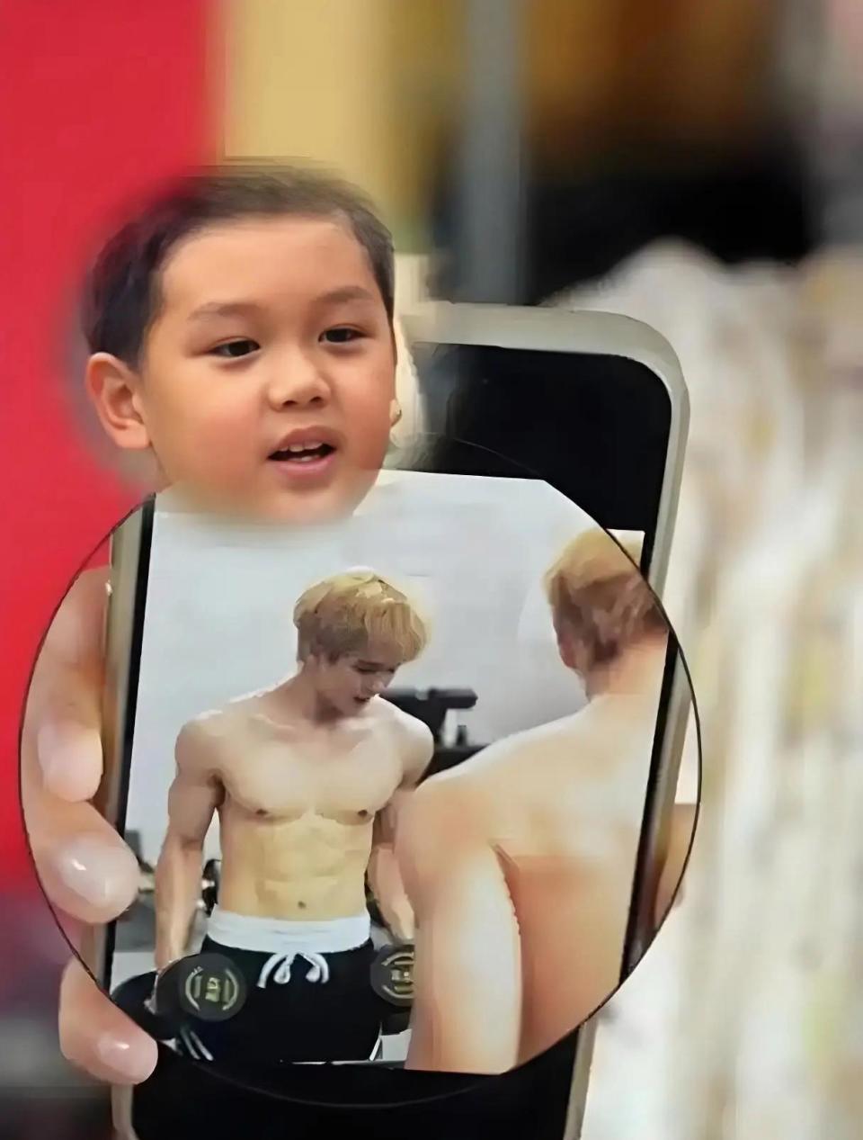 51岁王艳和儿子同框照曝光！19岁儿子身高超180CM，稳重阳光，颜值逆袭(图7)