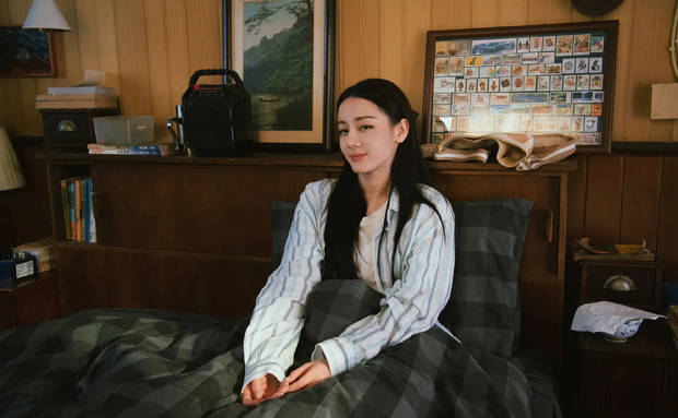 迪丽热巴更新美照！暖阳下笑容灿烂 治愈感拉满超养眼(图4)