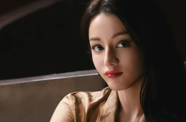 迪丽热巴更新美照！暖阳下笑容灿烂 治愈感拉满超养眼(图5)