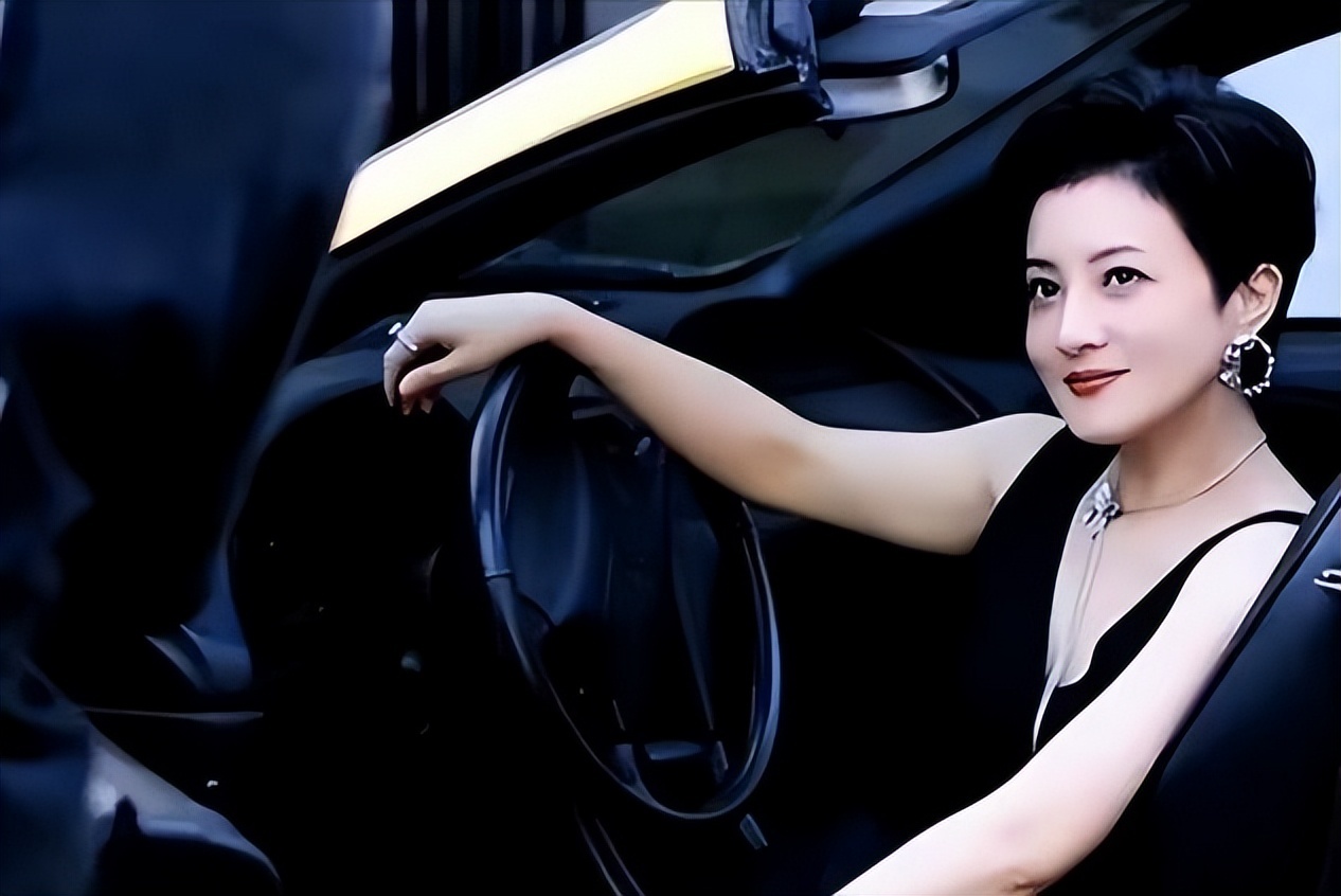 没想到，44岁仍选择不婚不育的金铭，早已走上了另一条大道(图12)