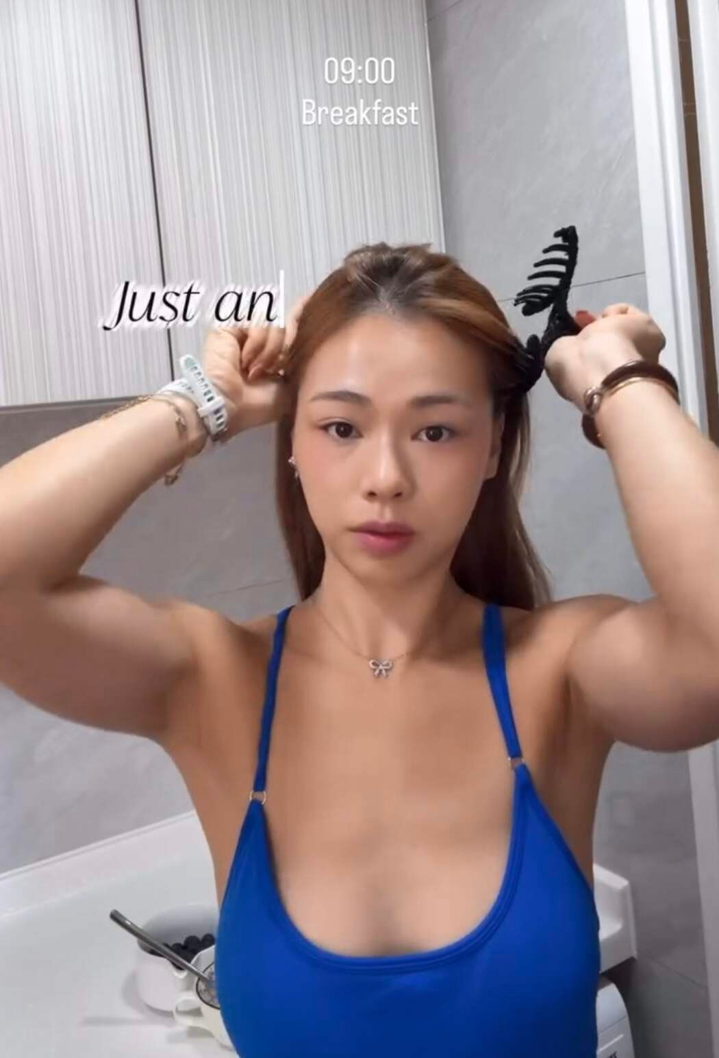 TVB上位小花晒视频博尽眼球，健身锻炼被指身材完美，引网友热议(图3)