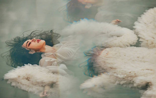 蔡依林 “美人出浴” 造型太绝！一袭白裙勾勒曼妙曲线(图7)