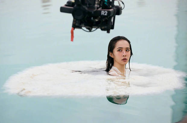 蔡依林 “美人出浴” 造型太绝！一袭白裙勾勒曼妙曲线(图5)