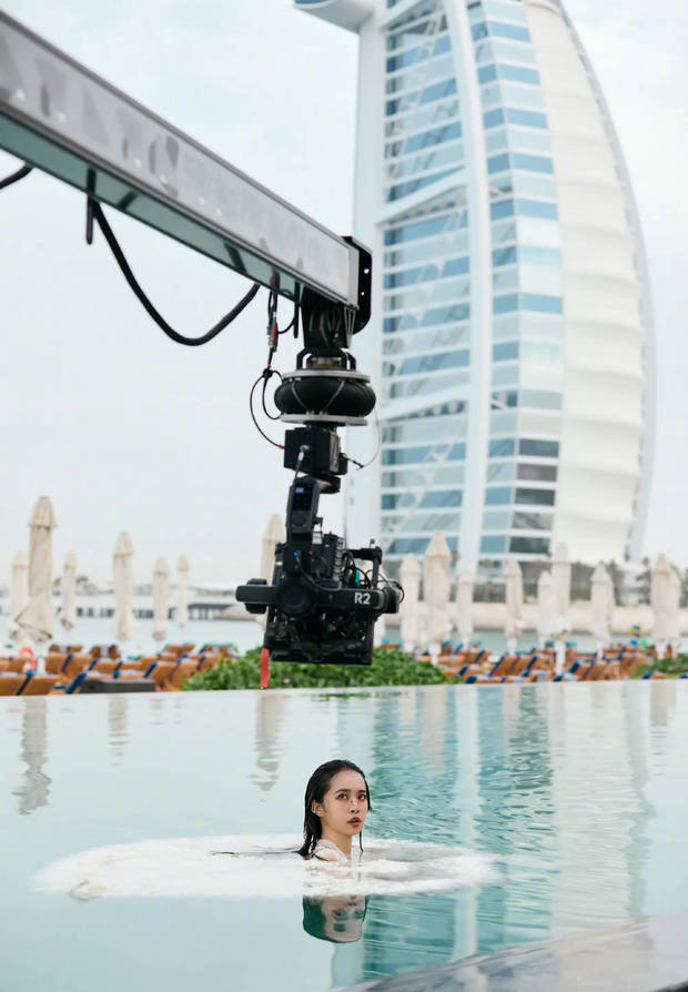 蔡依林 “美人出浴” 造型太绝！一袭白裙勾勒曼妙曲线(图4)