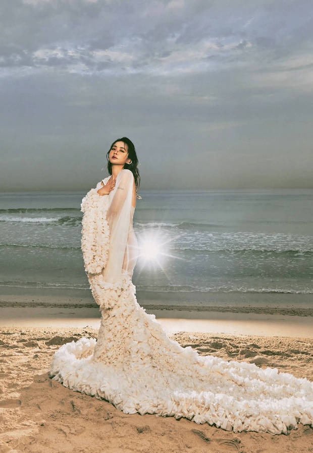 蔡依林 “美人出浴” 造型太绝！一袭白裙勾勒曼妙曲线(图9)