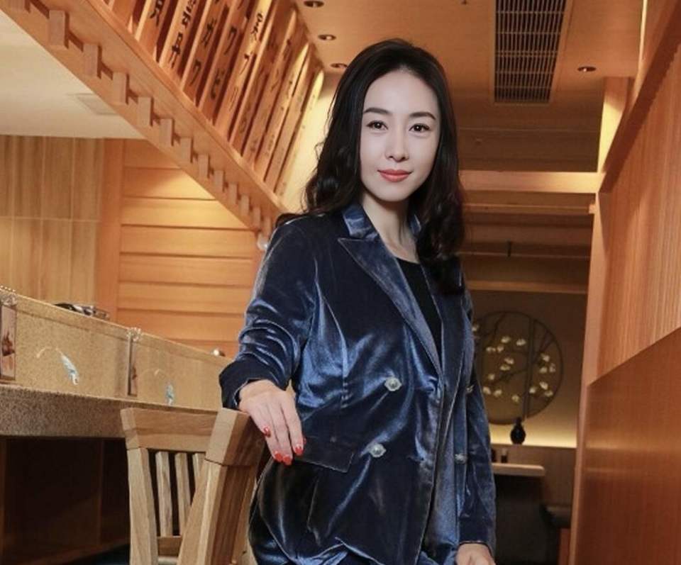 香港知名女星复出拍剧,患抑郁症情绪波动大,多次和老公传离婚(图3) 香港知名女星复出拍剧,患抑郁症情绪波动大,多次和老公传离婚(图3)