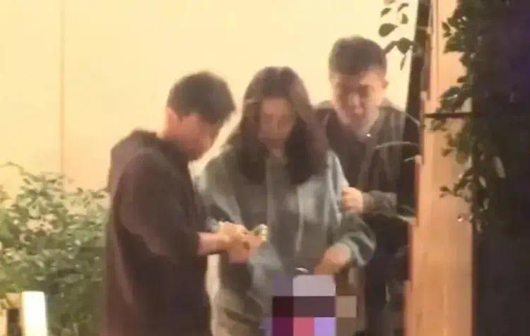 44岁马苏新恋情曝光！醉酒后与李泓良回家，狗仔拍下全程！(图3)