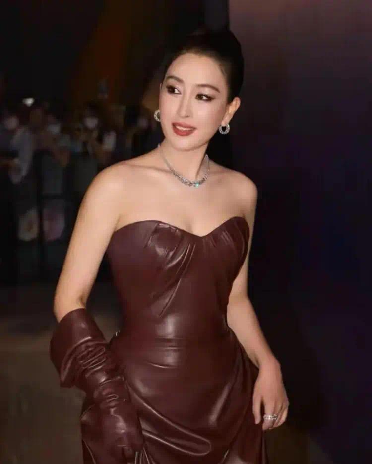 44岁马苏新恋情曝光！醉酒后与李泓良回家，狗仔拍下全程！(图5)