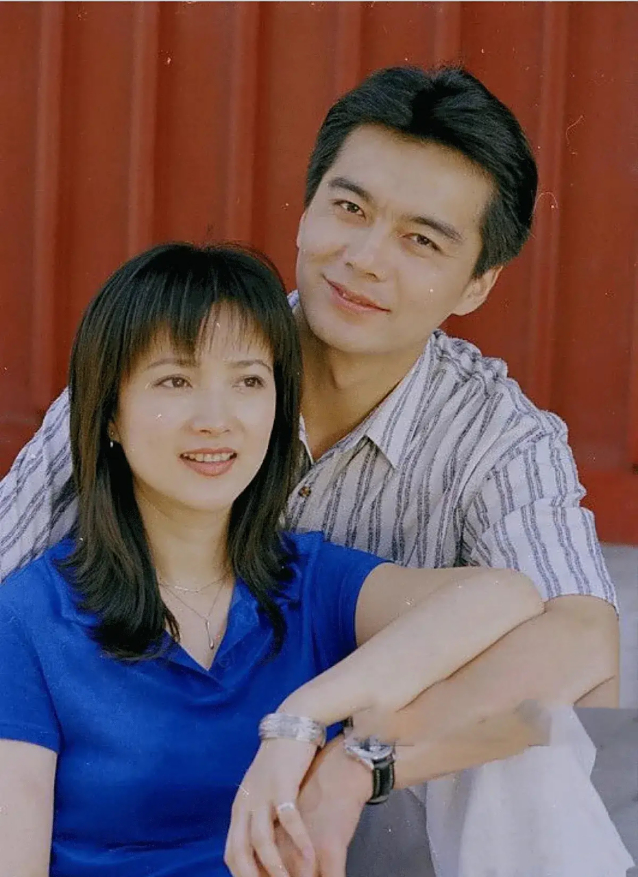 许亚军也没想到,24岁儿子许何,如今成了他深陷骂声中的“救赎”(图6) 许亚军也没想到,24岁儿子许何,如今成了他深陷骂声中的“救赎”(图6)